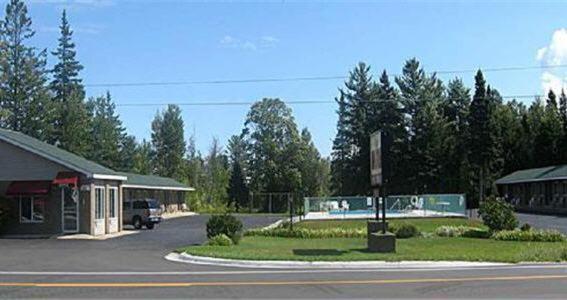 Capri Motel Mackinaw City Eksteriør bilde