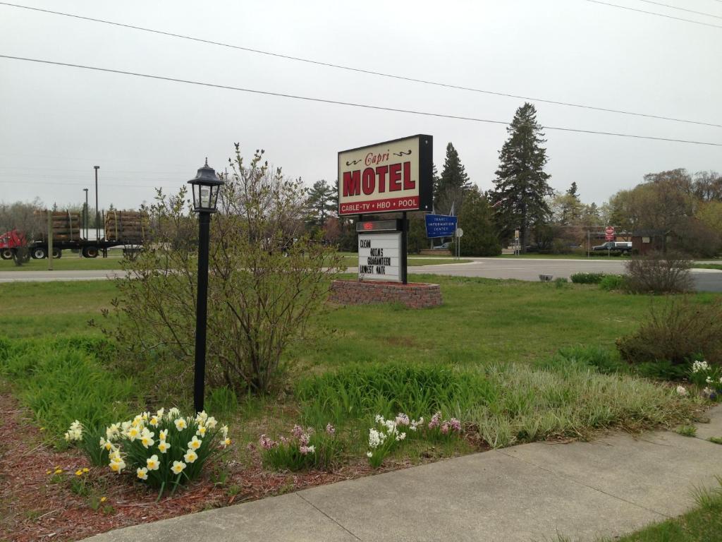 Capri Motel Mackinaw City Eksteriør bilde