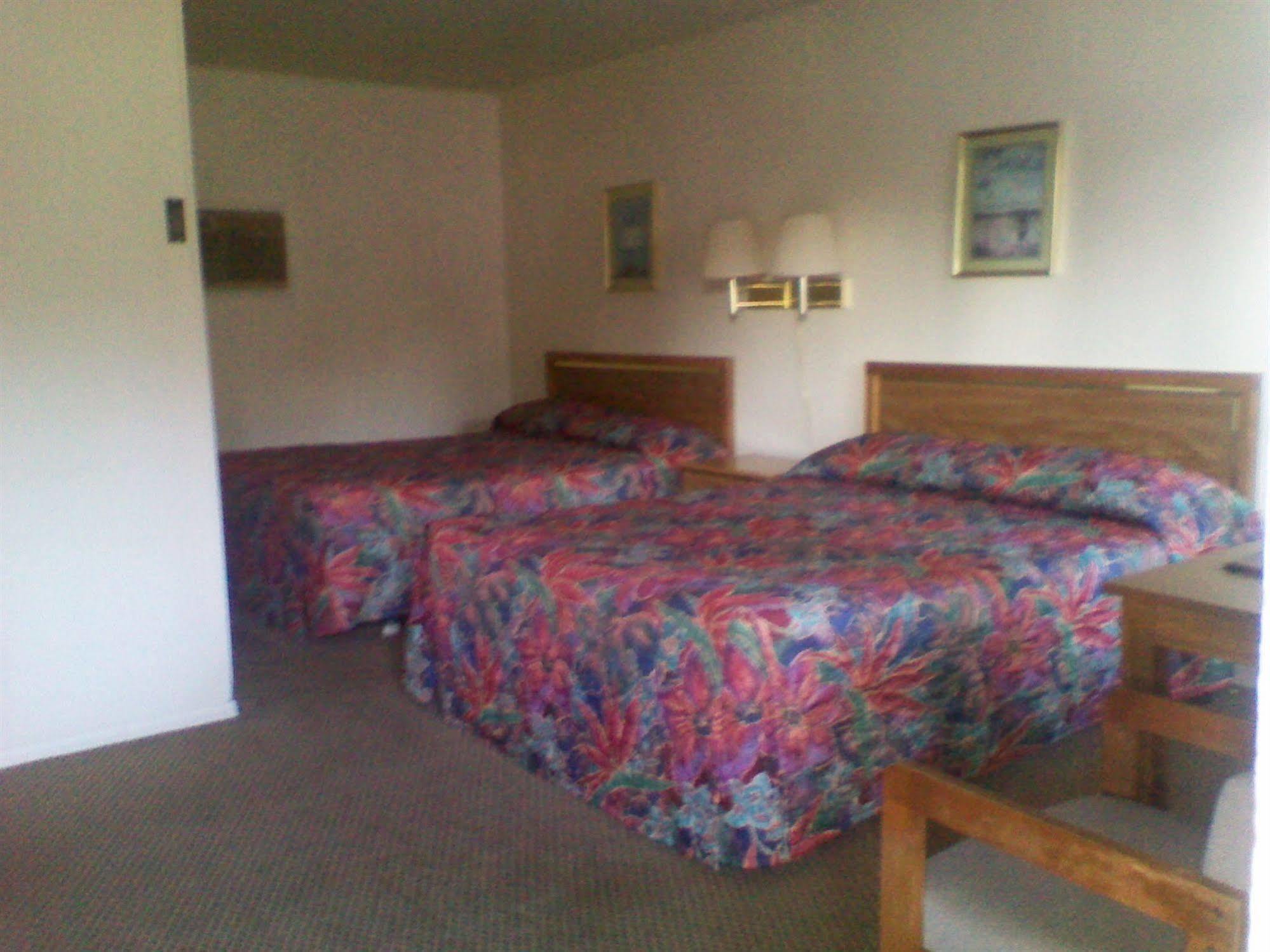 Capri Motel Mackinaw City Eksteriør bilde