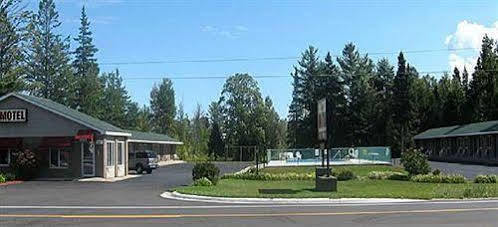 Capri Motel Mackinaw City Eksteriør bilde
